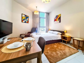Finest Decorated Studio with Pool View